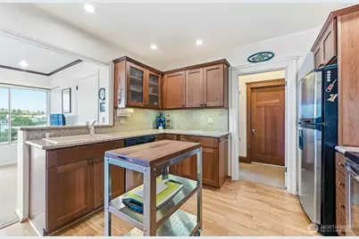 2025 Boylston Avenue E, Seattle, WA 98102 - Photo 9