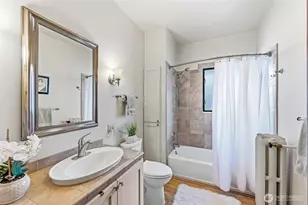 2025 Boylston Ave E, Seattle, WA 98102 - Photo 15
