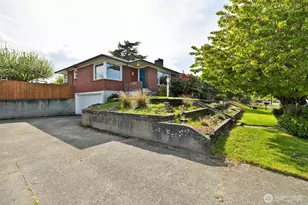 126 W 14th St, Port Angeles, WA 98362 - Photo 3