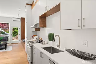 633 13th Ave E, Seattle, WA 98102 - Photo 11