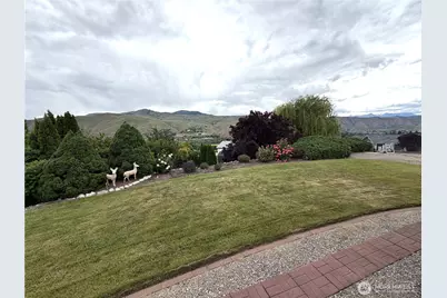 1634 Sunset Dr, Wenatchee, WA 98801 - Photo 9