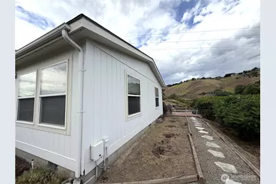 1634 Sunset Dr, Wenatchee, WA 98801 - Photo 3