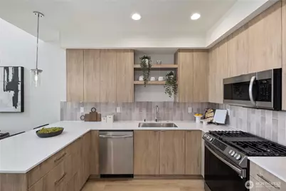 12002 31st Avenue NE, Seattle, WA 98125 - Photo 11