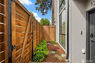 12002 31st Ave NE, Seattle, WA 98125 - Photo 3