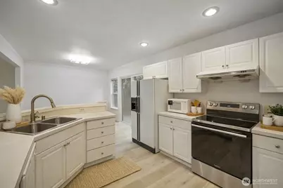 3904 NE 5th Place, Renton, WA 98056 - Photo 9