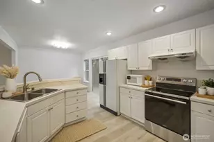 3904 NE 5th Pl, Renton, WA 98056 - Photo 9