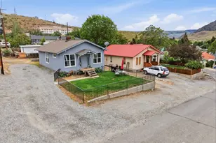 608 N Bradley St, Chelan, WA 98816 - Photo 1
