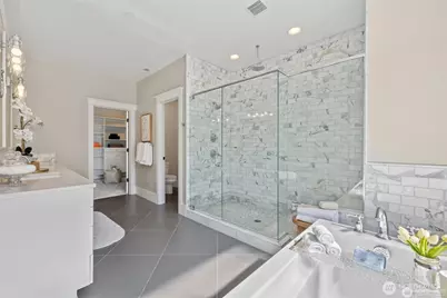 10610 NE 28th Street, Bellevue, WA 98004 - Photo 17