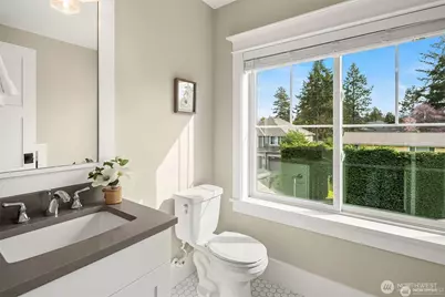 10610 NE 28th Street, Bellevue, WA 98004 - Photo 29