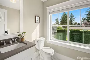10610 NE 28th St, Bellevue, WA 98004 - Photo 29
