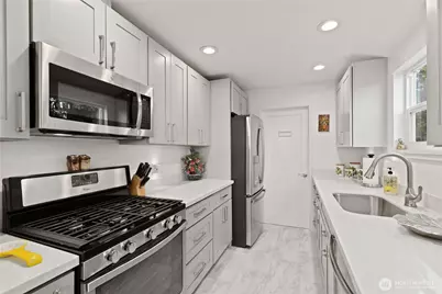 707 W Bertona Street, Seattle, WA 98119 - Photo 21