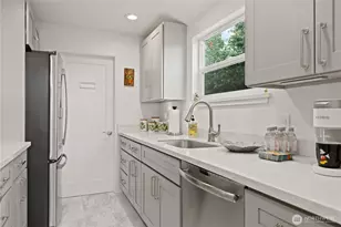 707 W Bertona St, Seattle, WA 98119 - Photo 19