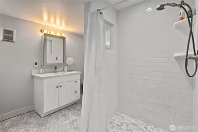 707 W Bertona Street, Seattle, WA 98119 - Photo 11