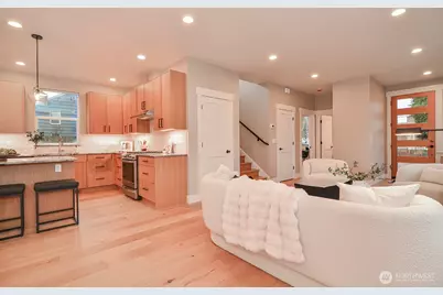 10202 44th Avenue SW, Seattle, WA 98146 - Photo 9