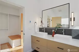 515 Howe, Seattle, WA 98109 - Photo 21