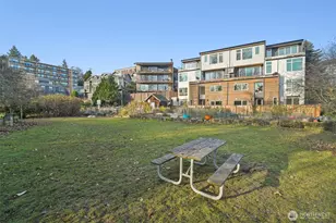 515 Howe, Seattle, WA 98109 - Photo 39