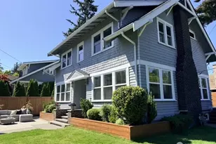 170 Lynn St, Seattle, WA 98109 - Photo 1