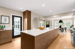 170 Lynn St, Seattle, WA 98109 - Photo 13