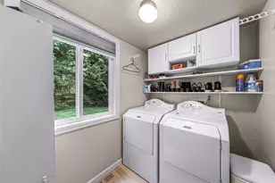 24520 SE 46th St, Sammamish, WA 98029 - Photo 21