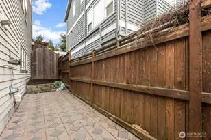 3633 22nd Ave W, Seattle, WA 98199 - Photo 3