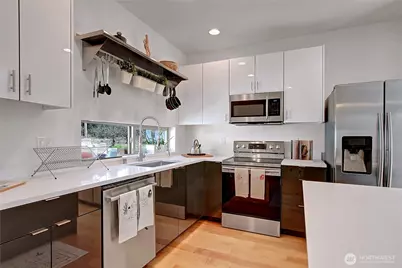 8706 S 42nd Avenue, Seattle, WA 98118 - Photo 5
