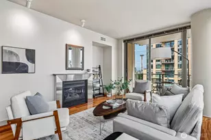 910 Lenora St, Seattle, WA 98121 - Photo 13