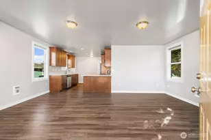 1223 11th St, Bremerton, WA 98337 - Photo 9