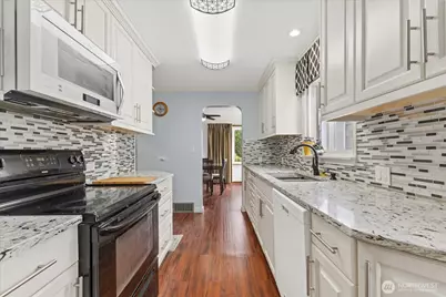 328 Garden Avenue N, Renton, WA 98057 - Photo 13