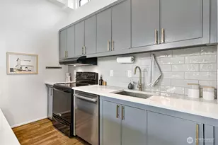 410 13th Ave E, Seattle, WA 98102 - Photo 15