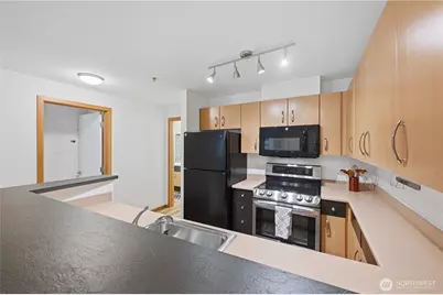 4020 Aurora Avenue N #304, Seattle, WA 98103 - Photo 3