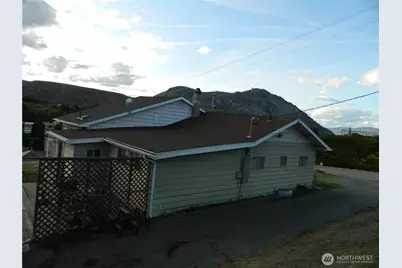 110 1st Street E, Tonasket, WA 98855 - Photo 3