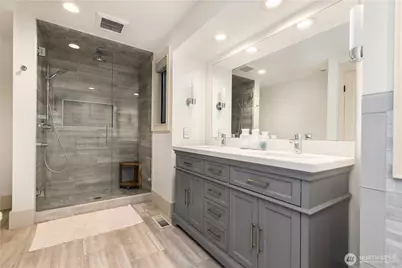 10510 NE 44th Street, Kirkland, WA 98033 - Photo 17