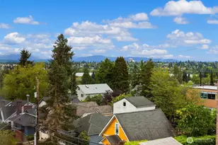 7600 Greenwood Ave N, Seattle, WA 98103 - Photo 25
