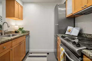 7600 Greenwood Ave N, Seattle, WA 98103 - Photo 7
