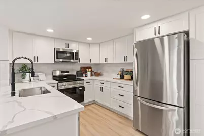 1035 156th Avenue NE #33T, Bellevue, WA 98007 - Photo 5