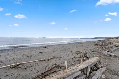 4689 Surfcrest Drive, Oak Harbor, WA 98277 - Photo 3
