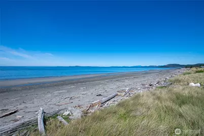 4689 Surfcrest Drive, Oak Harbor, WA 98277 - Photo 5