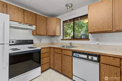8111 NE 157th, Kenmore, WA 98028 - Photo 9