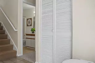 2631 NW 86th St, Seattle, WA 98117 - Photo 3