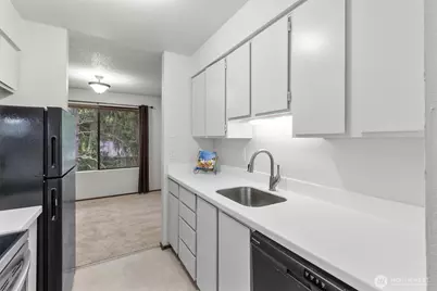 16200 NE 12th Court #D59, Bellevue, WA 98008 - Photo 9