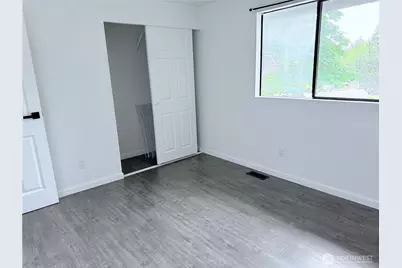 904 N Waugh Road, Mount Vernon, WA 98273 - Photo 9