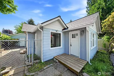 10330 Stone Avenue N, Seattle, WA 98133 - Photo 3