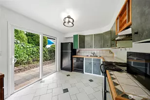 10330 Stone Ave N, Seattle, WA 98133 - Photo 9