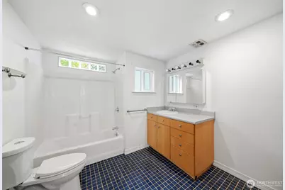 10330 Stone Avenue N, Seattle, WA 98133 - Photo 19