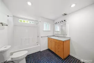 10330 Stone Ave N, Seattle, WA 98133 - Photo 19