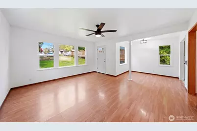 10330 Stone Avenue N, Seattle, WA 98133 - Photo 5