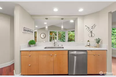 520 176th Lane NE, Bellevue, WA 98008 - Photo 11