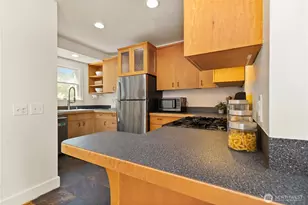 547 NE 91st St, Seattle, WA 98115 - Photo 13