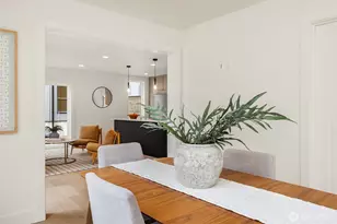104 NE 44th St, Seattle, WA 98105 - Photo 5