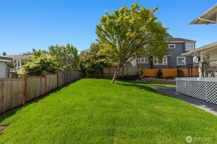 1303 E Lynn St, Seattle, WA 98102 - Photo 15